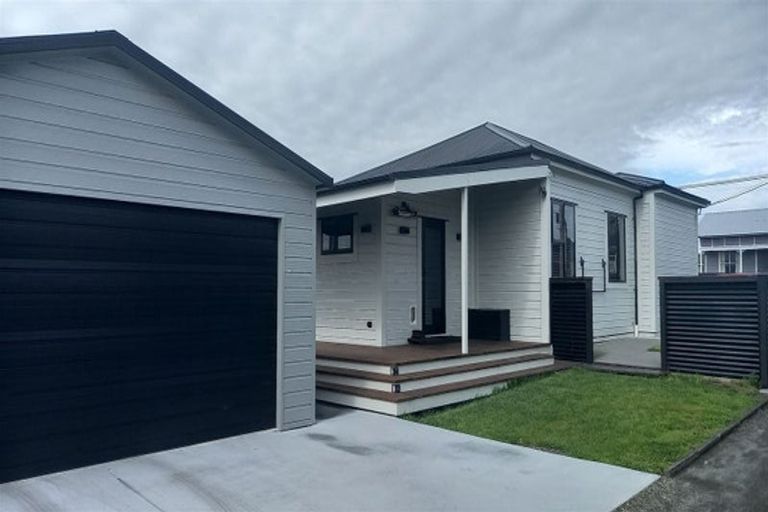 Photo of property in 42 Collins Street, Hawera, 4610