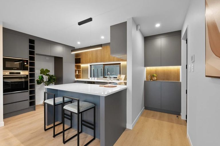 Photo of property in 2/32 Beulah Avenue, Rothesay Bay, Auckland, 0630