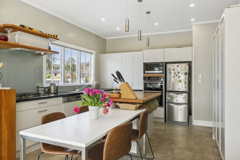 Photo of property in 73 Oxford Street, Tawa, Wellington, 5028