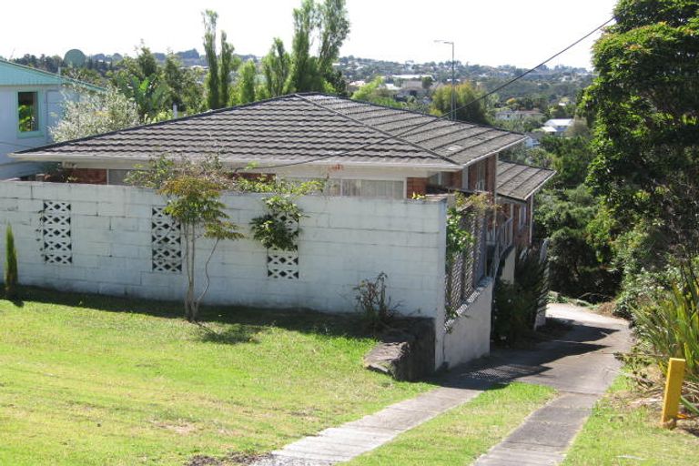 Photo of property in 2/581 East Coast Road, Browns Bay, Auckland, 0630