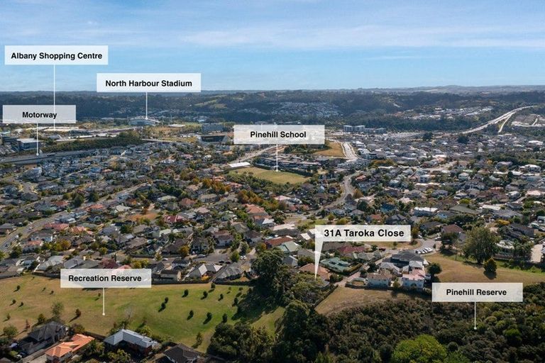 Photo of property in 1/31 Taroka Close, Pinehill, Auckland, 0632