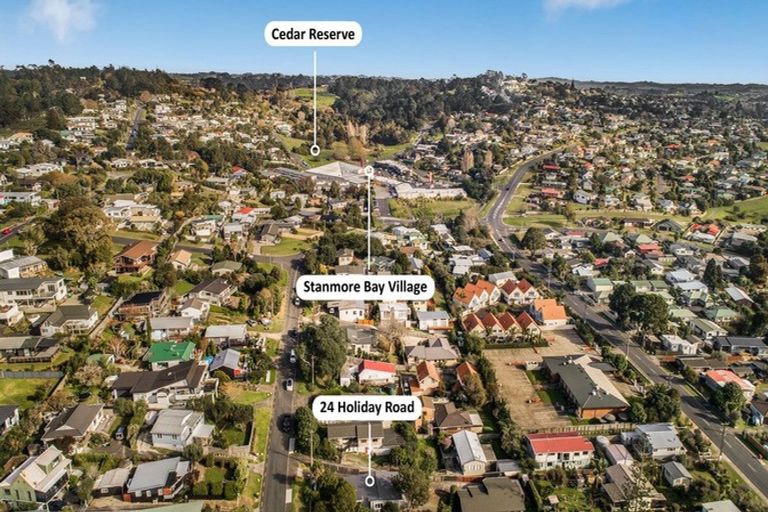 Photo of property in 24 Holiday Road, Stanmore Bay, Whangaparaoa, 0932