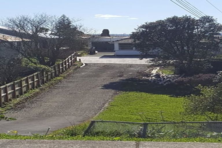 Photo of property in 5 Sunvue Road, Glen Eden, Auckland, 0602