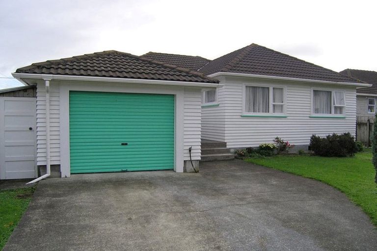 Photo of property in 27 Atiawa Crescent, Waiwhetu, Lower Hutt, 5010