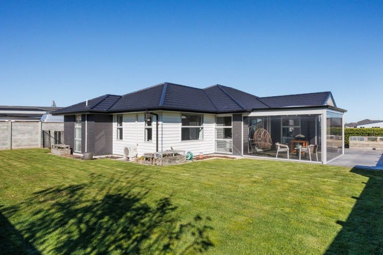 Photo of property in 34 Dogwood Way, Milson, Palmerston North, 4414