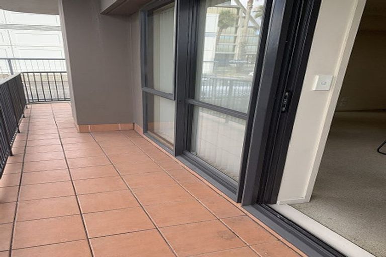 Photo of property in 2k/18 Ronwood Avenue, Manukau, Auckland, 2104