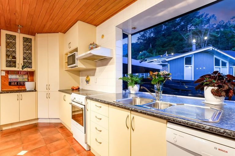 Photo of property in 3 Glen Alice Grove, Naenae, Lower Hutt, 5011