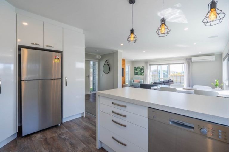 Photo of property in 4 Mahia Lane, Waikanae, 5036