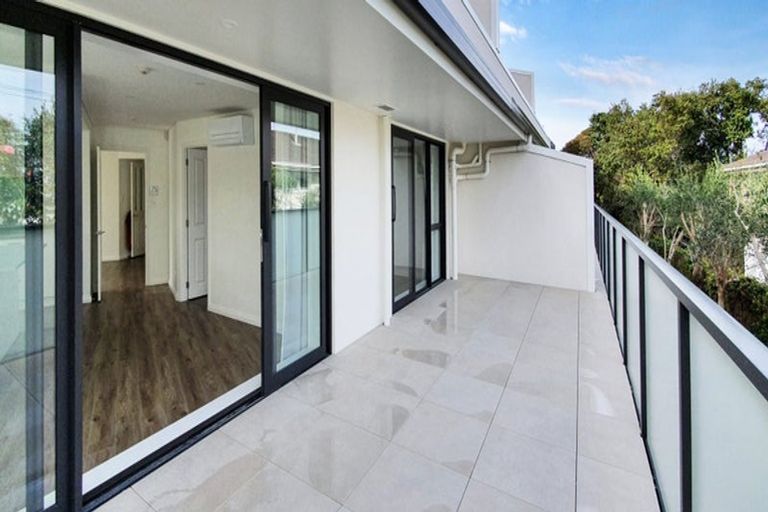 Photo of property in 2/8b Rugby Road, Birkenhead, Auckland, 0626