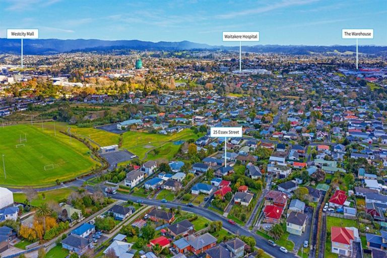 Photo of property in 25 Essex Street, Te Atatu South, Auckland, 0610