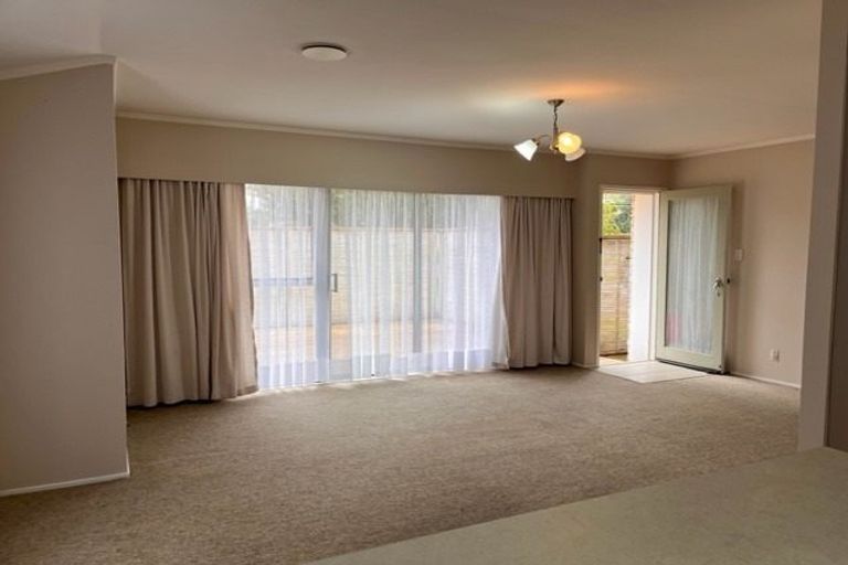 Photo of property in 2/5 Merriefield Avenue, Forrest Hill, Auckland, 0620