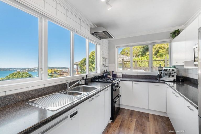 Photo of property in 15b Waru Street, Khandallah, Wellington, 6035