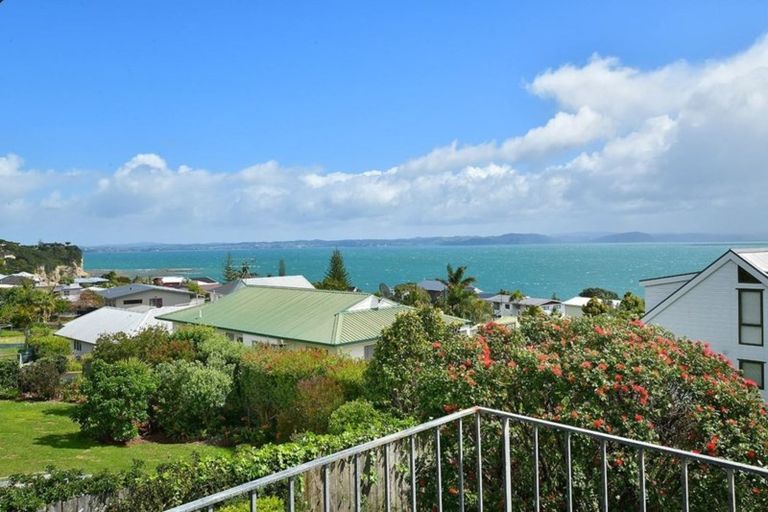 Photo of property in 37 Pacific Parade, Army Bay, Whangaparaoa, 0930