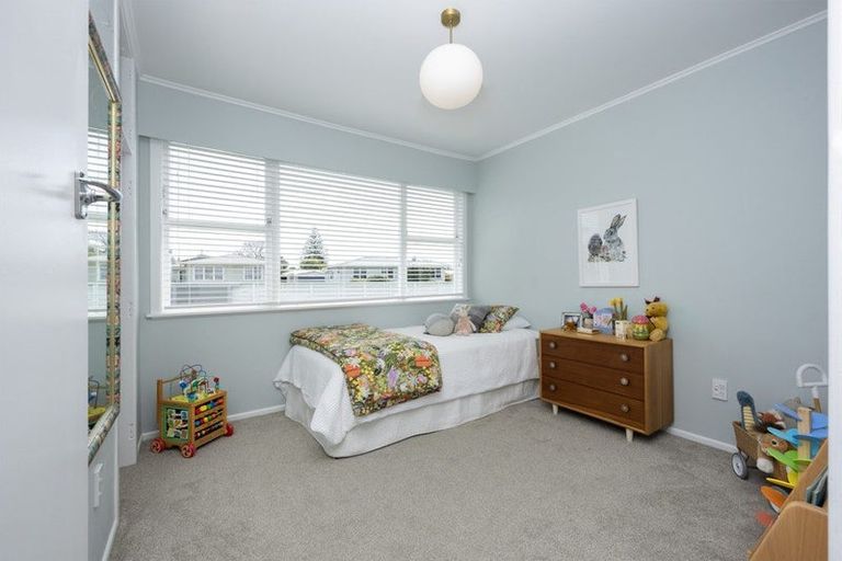 Photo of property in 8 Brennan Avenue, Te Atatu Peninsula, Auckland, 0610