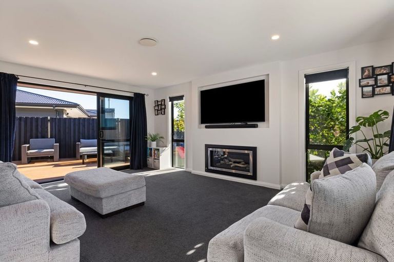 Photo of property in 40 Freedom Drive, Kelvin Grove, Palmerston North, 4414