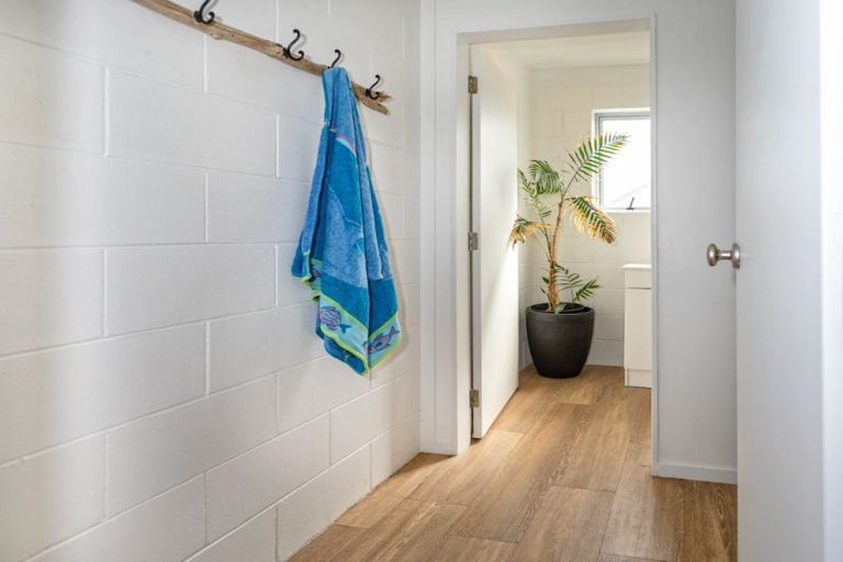 Photo of property in 320 Ocean Road, Whangamata, 3620