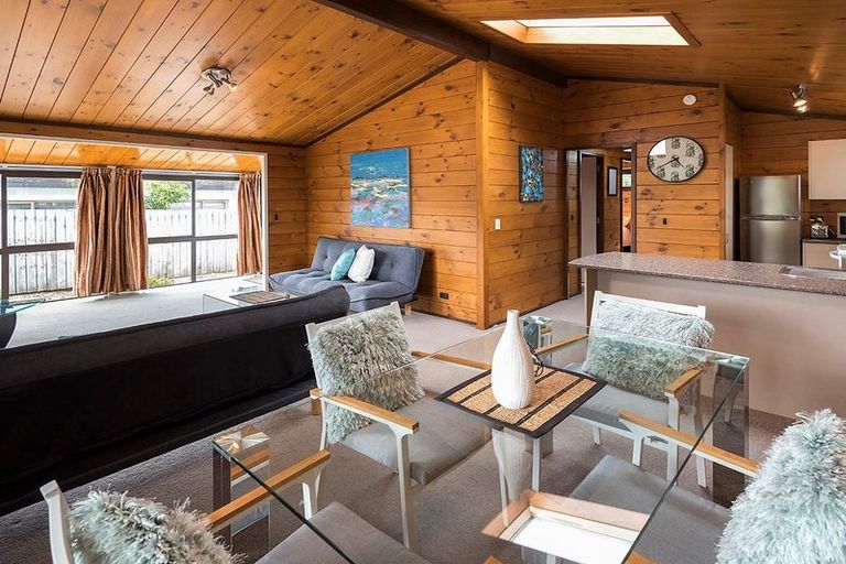 Photo of property in 25a The Esplanade, Eastern Beach, Auckland, 2012
