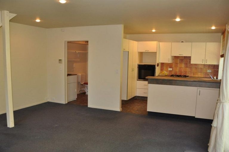 Photo of property in 1/130 Mount Pleasant, Mount Pleasant, Christchurch, 8081
