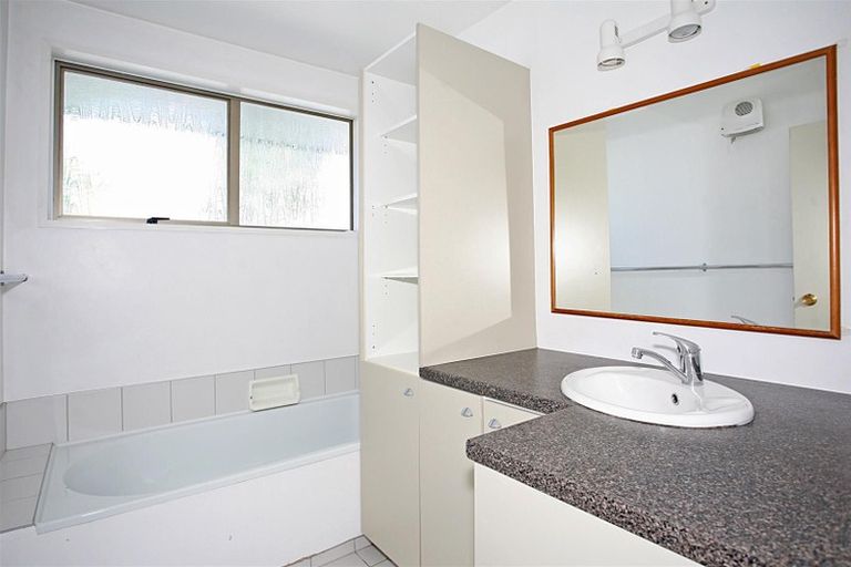 Photo of property in 38 Camberwell Place, Avonhead, Christchurch, 8042