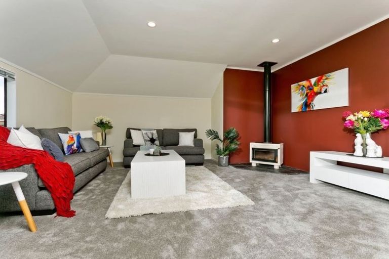 Photo of property in 12 Sunward Rise, Glenfield, Auckland, 0629