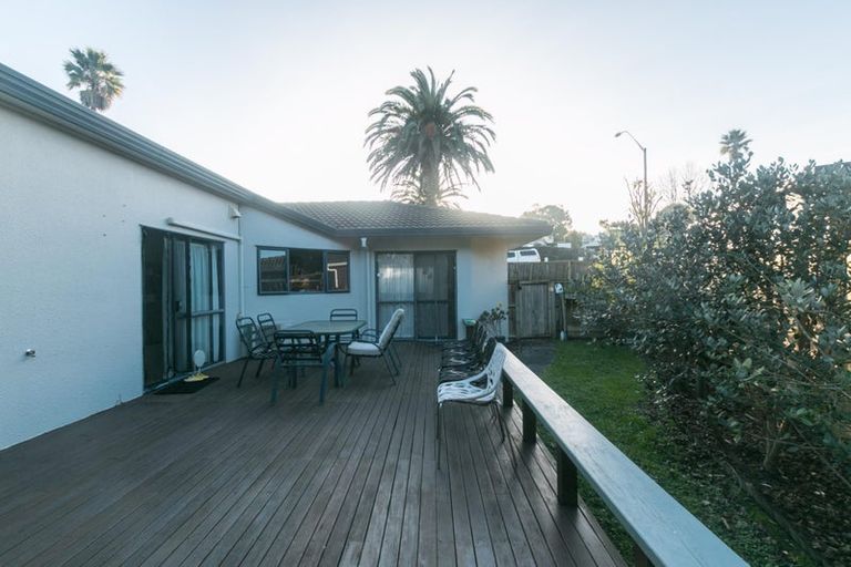 Photo of property in 42 Caribbean Drive, Unsworth Heights, Auckland, 0632