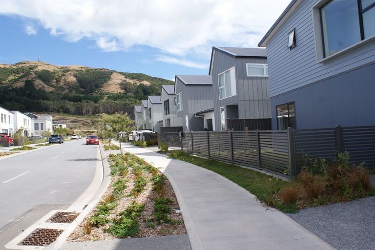Photo of property in 16 Koreke Close, Kenepuru, Porirua, 5022