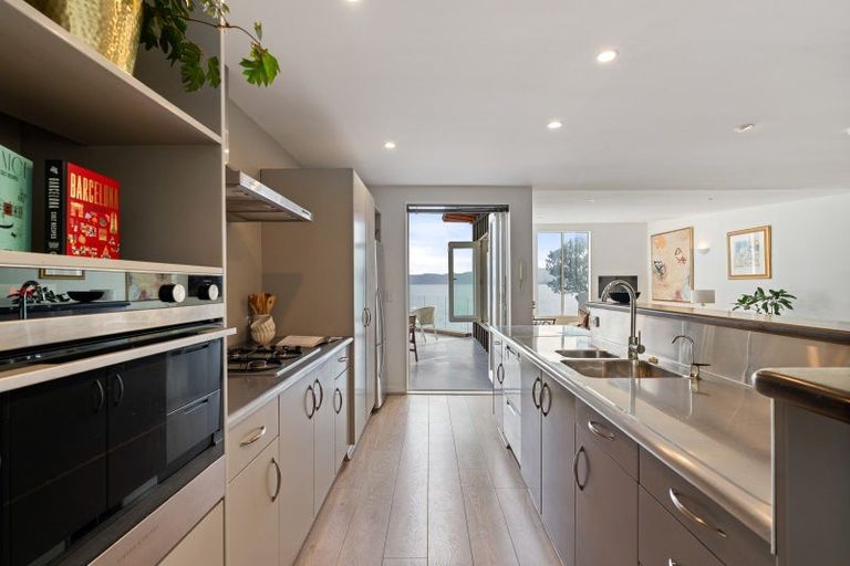 Photo of property in 353a Karaka Bay Road, Karaka Bays, Wellington, 6022