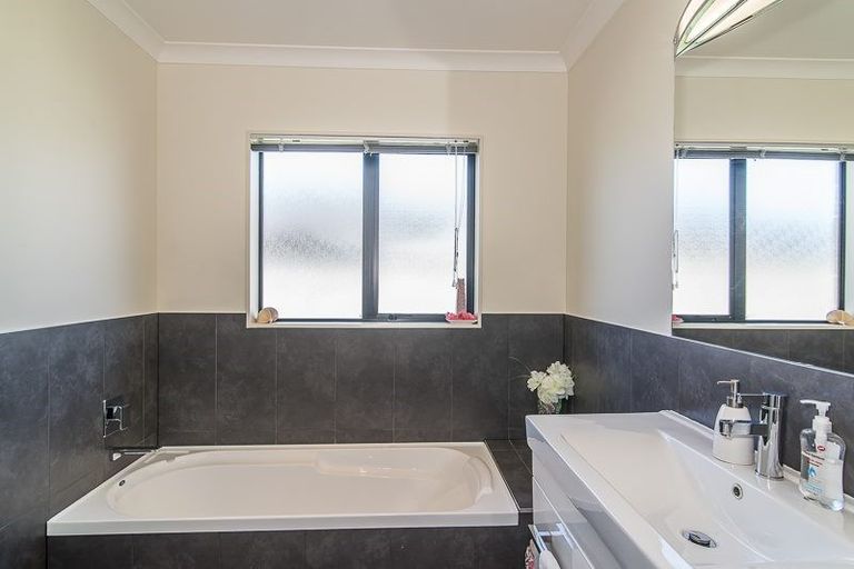 Photo of property in 65 Kotuku Drive, Paraparaumu Beach, Paraparaumu, 5032