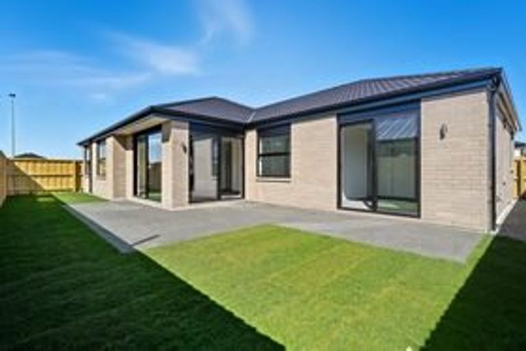 Photo of property in 17 Rita Angus Road, Belfast, 8051