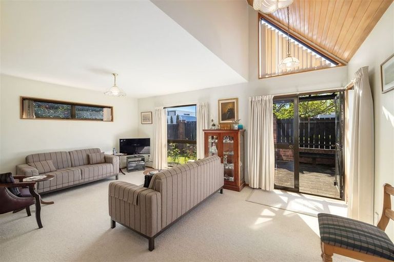 Photo of property in 64 Merivale Lane, Merivale, Christchurch, 8014