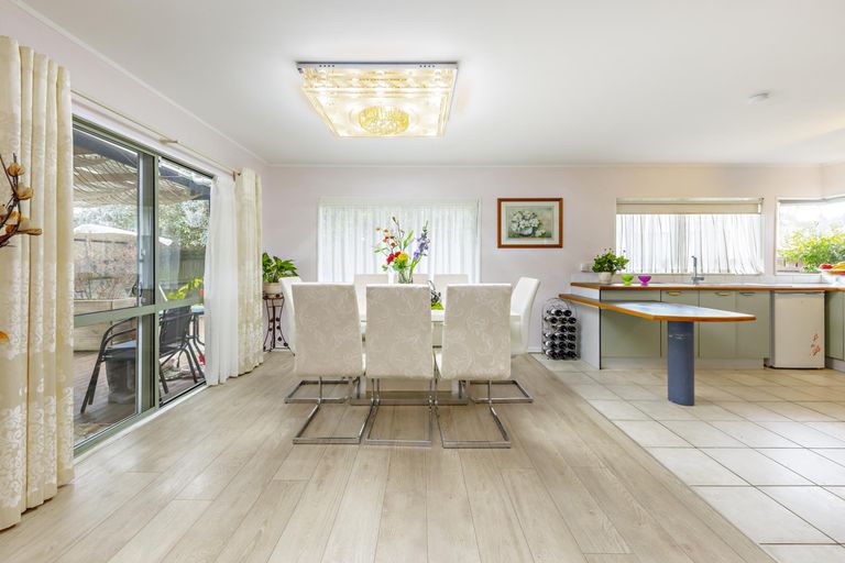 Photo of property in 2/183 Ti Rakau Drive, Pakuranga Heights, Auckland, 2010