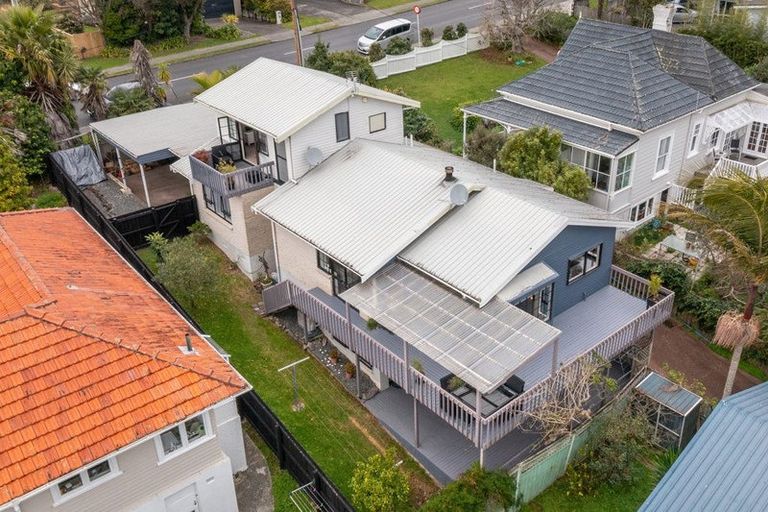 Photo of property in 133 Ocean View Road, Hillcrest, Auckland, 0627