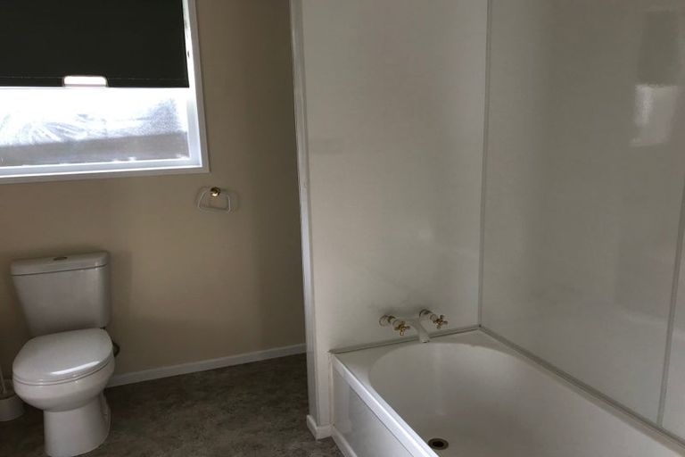 Photo of property in 4 Westview Grove, Miramar, Wellington, 6022