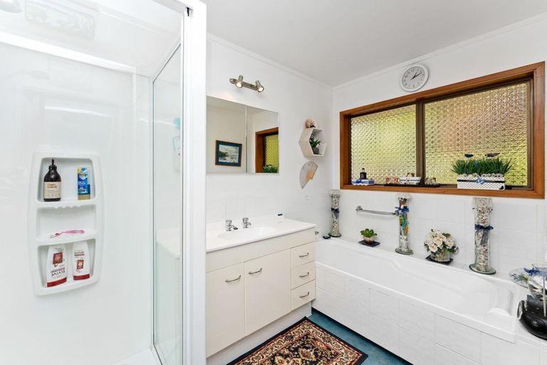 Photo of property in 24 Kereru Street, Waikanae, 5036