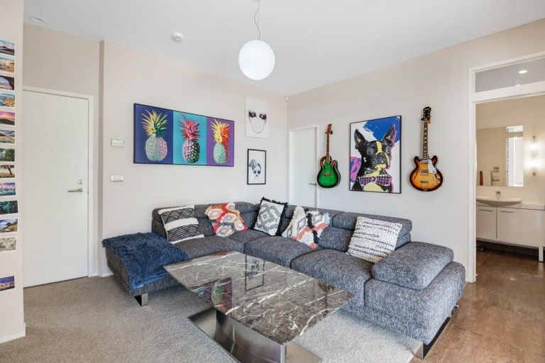 Photo of property in 21 Grand Drive, Orewa, 0931