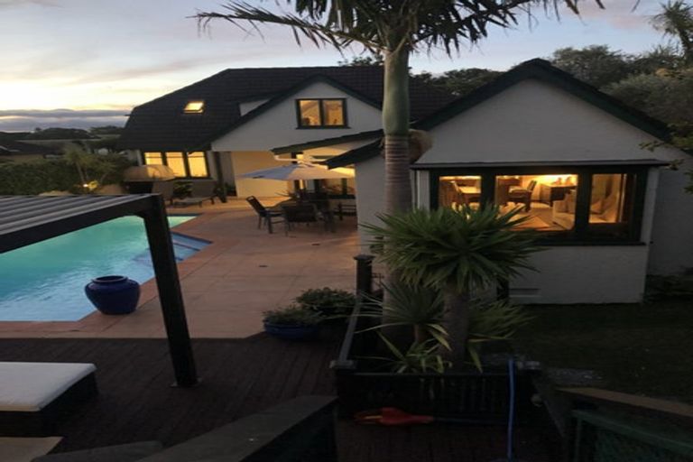 Photo of property in 131a Vauxhall Road, Narrow Neck, Auckland, 0624