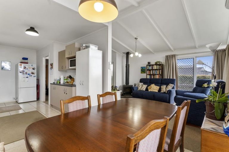 Photo of property in 1/14 Eyre Street, Henderson, Auckland, 0612