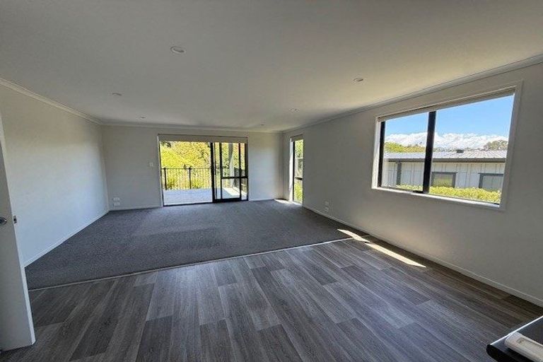 Photo of property in 16 Wrybill Way, Welcome Bay, Tauranga, 3112