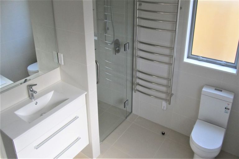 Photo of property in 9a Linden Avenue, Tawa, Wellington, 5028