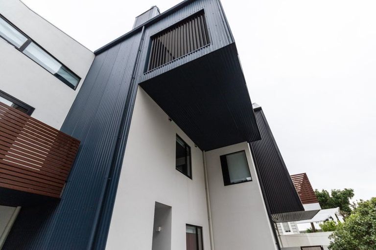 Photo of property in 76 Brougham Street, Mount Victoria, Wellington, 6011