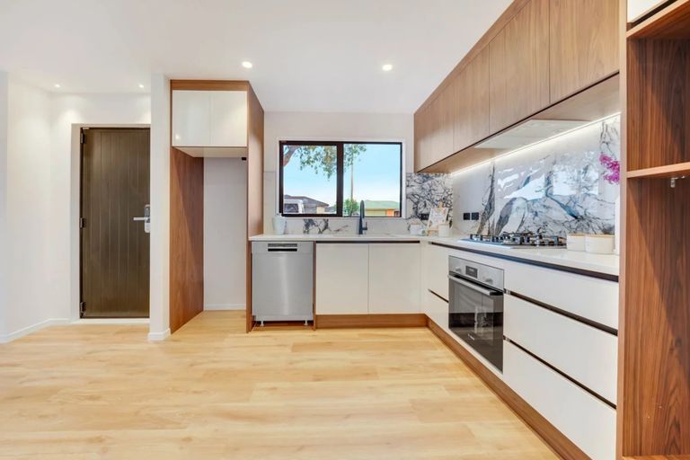 Photo of property in 511a Massey Road, Mangere, Auckland, 2022
