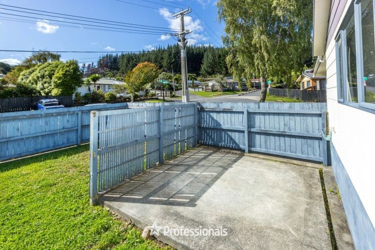 Photo of property in 1 Monarch Grove, Maoribank, Upper Hutt, 5018