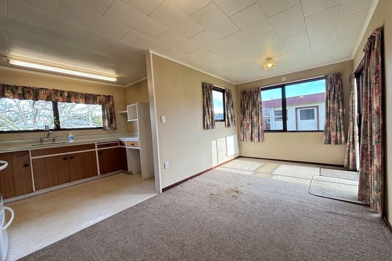 Photo of property in 1 Waverley Street, Waipawa, 4210