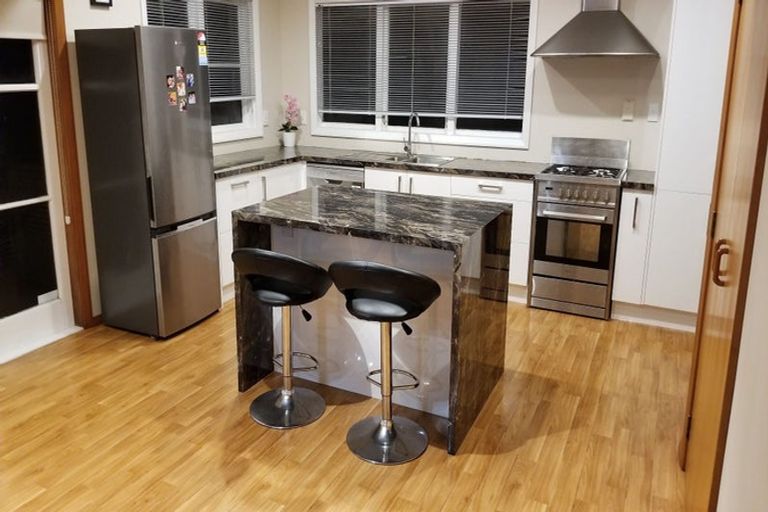 Photo of property in 29 Horokiwi Road West, Newlands, Wellington, 6037