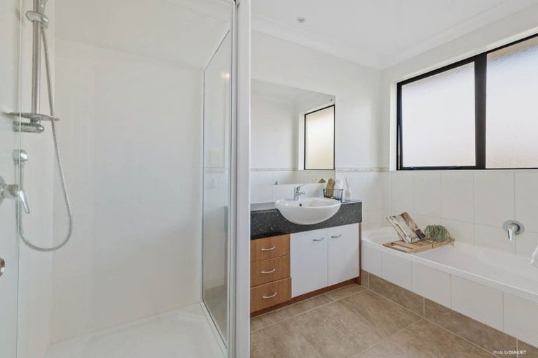 Photo of property in 115 Cyril French Drive, Flat Bush, Auckland, 2016