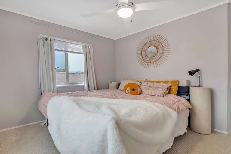 Photo of property in 247 Henderson Valley Road, Henderson, Auckland, 0612