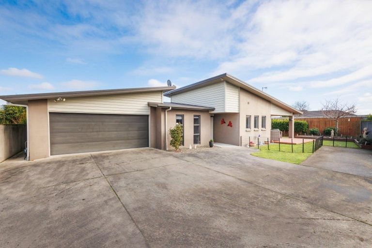 Photo of property in 65a Rosalie Terrace, Kelvin Grove, Palmerston North, 4414
