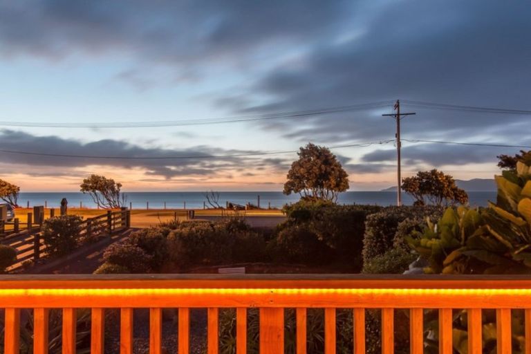 Photo of property in 93 Marine Parade, Paraparaumu Beach, Paraparaumu, 5032