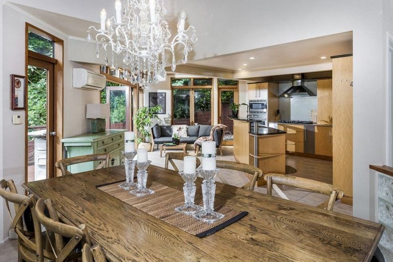 Photo of property in 22 Hebe Place, Birkenhead, Auckland, 0626