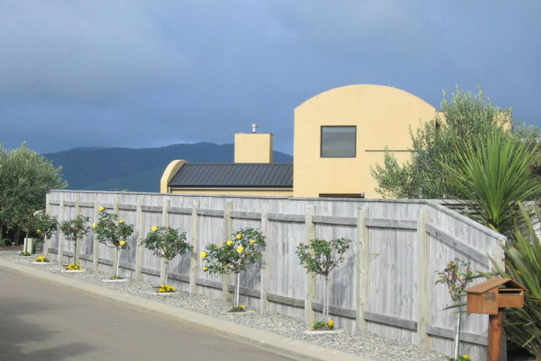 Photo of property in 38 Regent Drive, Paraparaumu Beach, Paraparaumu, 5032